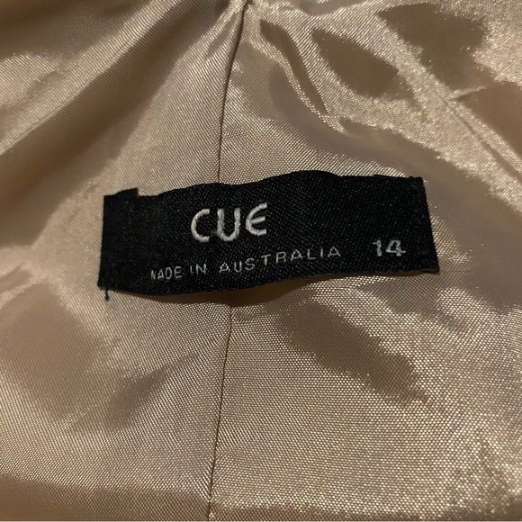 CUE beige dress - Picture 4 of 6